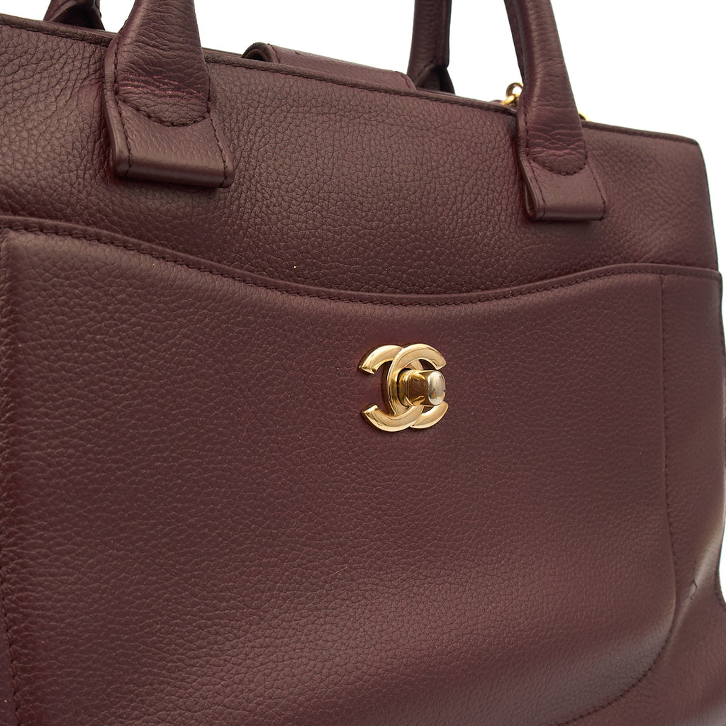 Chanel Tote Executive Shopper Tote in Red, Calfskin Leather — Alternate View 15