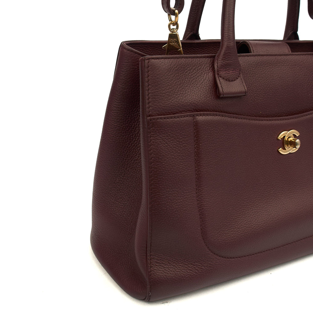 Chanel Tote Executive Shopper Tote in Red, Calfskin Leather — Alternate View 23