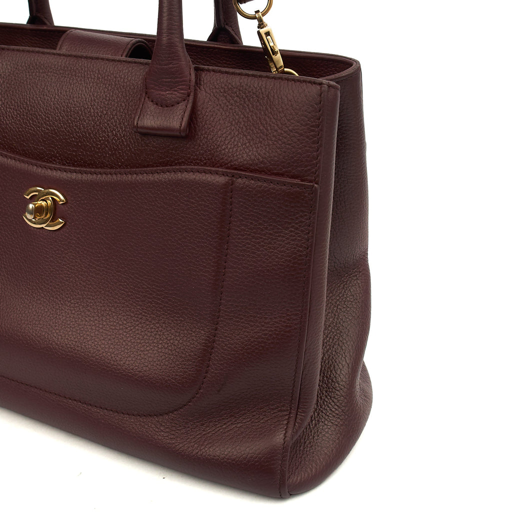 Chanel Tote Executive Shopper Tote in Red, Calfskin Leather — Alternate View 7