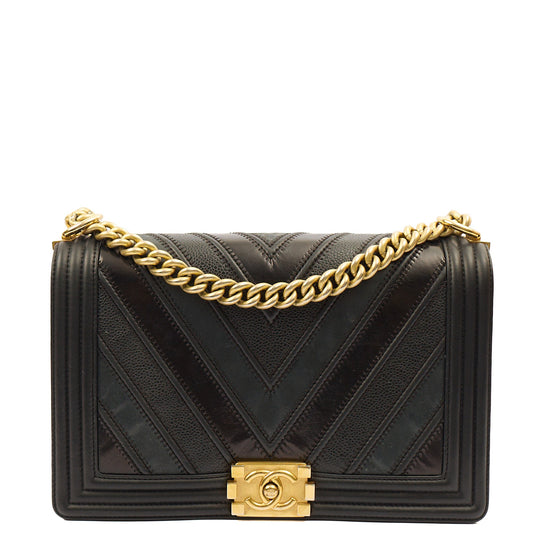 Chanel Shoulder Bag Boy - Medium in Black, Calfskin Leather — Front View