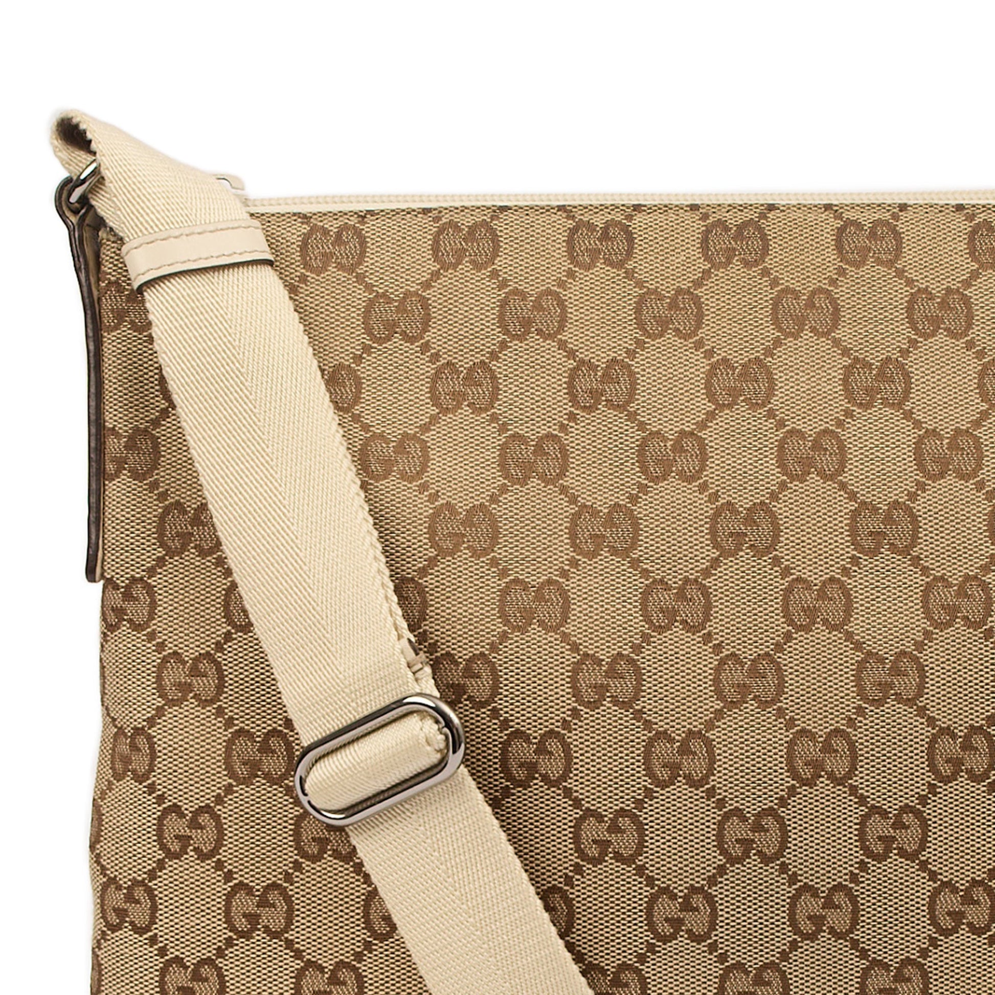 Gucci Cross Body Messenger in Neutral, GG Supreme Canvas — Detail View