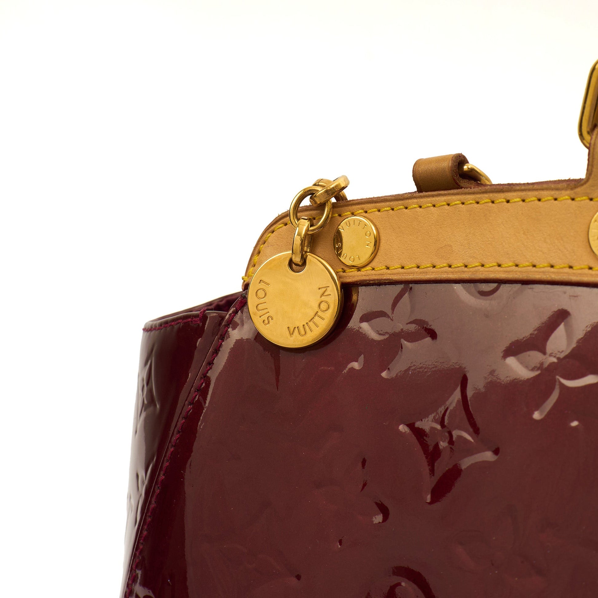 Louis Vuitton Tote Brea MM in Amarante, Vernis — Side View