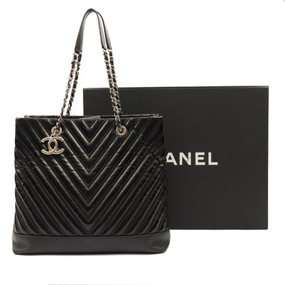 Chanel Tote in Black, Patent Leather — Alternate View 24