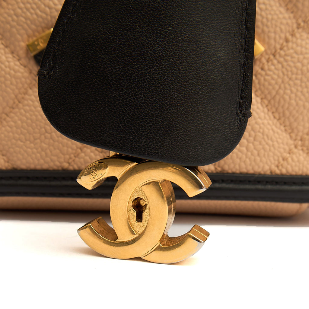 Chanel Cross Body CC Filigree Vanity Case in Neutral, Caviar Leather — Alternate View 26