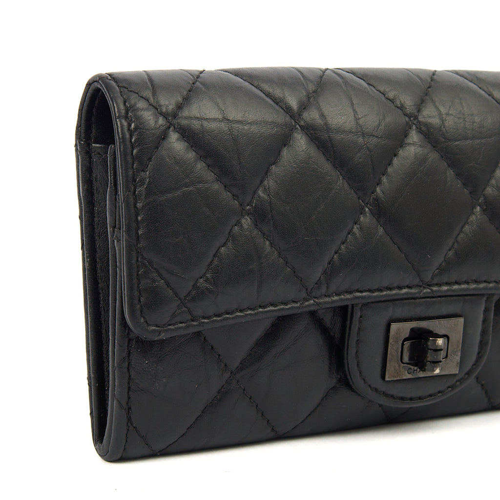 Chanel Purse Flap Wallet in Black, Crinkled Calfskin Leather — Detail View