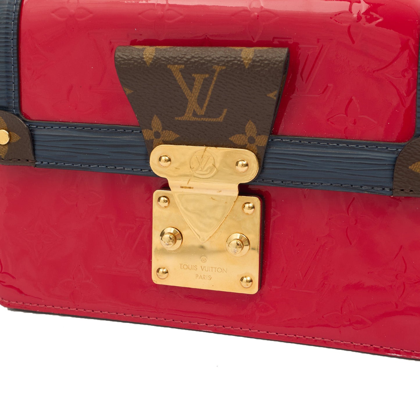 Louis Vuitton Shoulder Bag Wynwood in Red, Patent Leather — Side View
