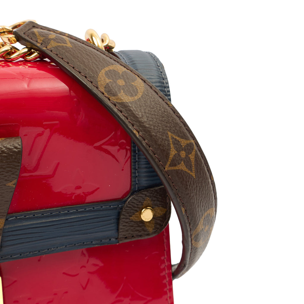Louis Vuitton Shoulder Bag Wynwood in Red, Patent Leather — Lifestyle View