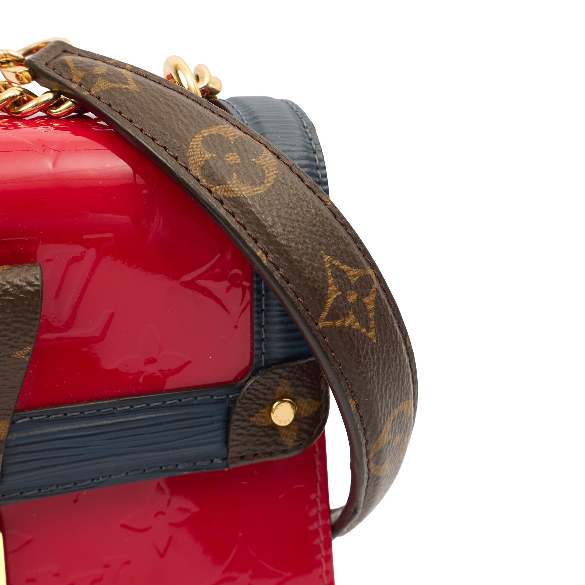Louis Vuitton Shoulder Bag Wynwood in Red, Patent Leather — Lifestyle View