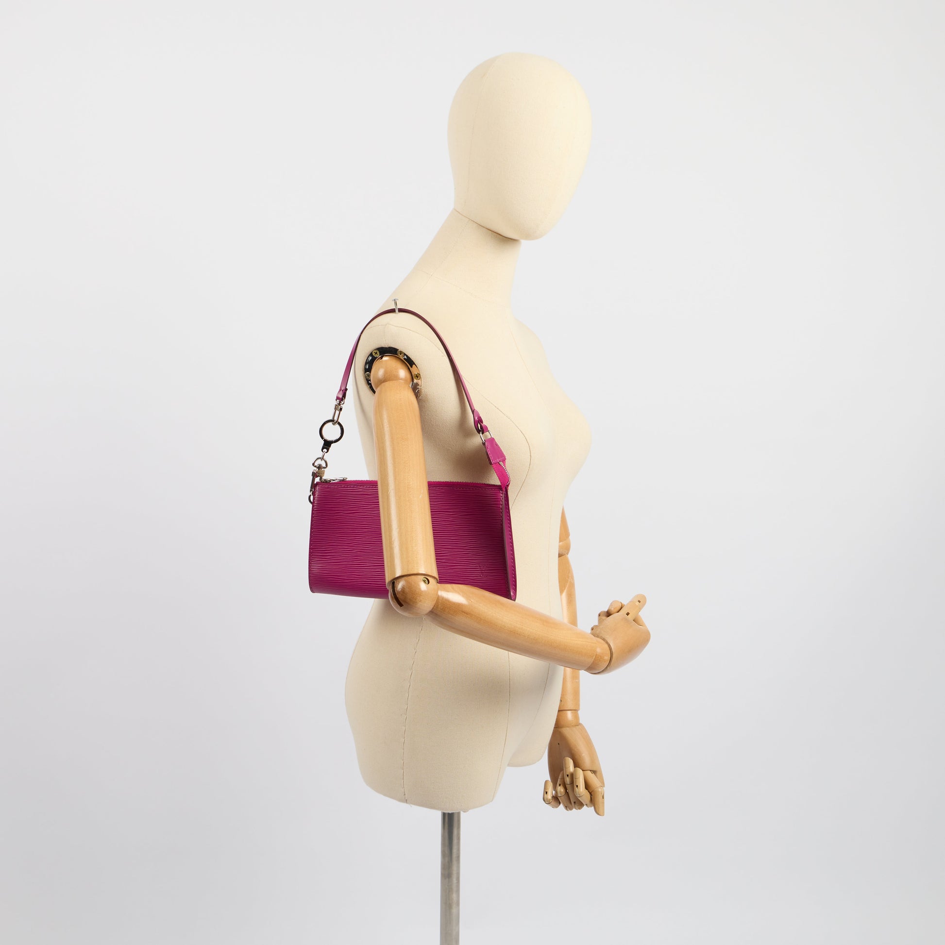 Louis Vuitton Shoulder Bag Pochette in Purple, Epi Leather — Side View