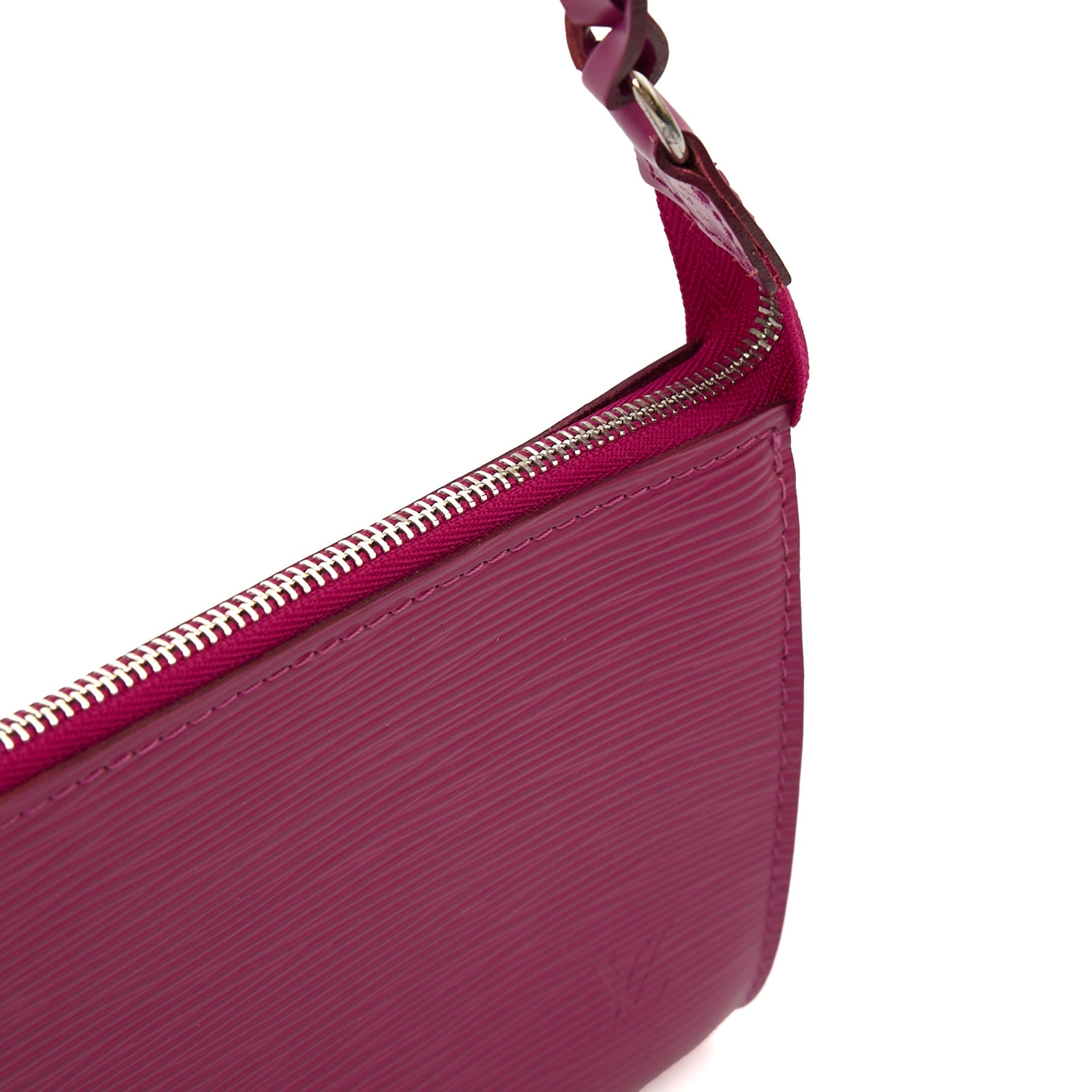 Louis Vuitton Shoulder Bag Pochette in Purple, Epi Leather — Detail View
