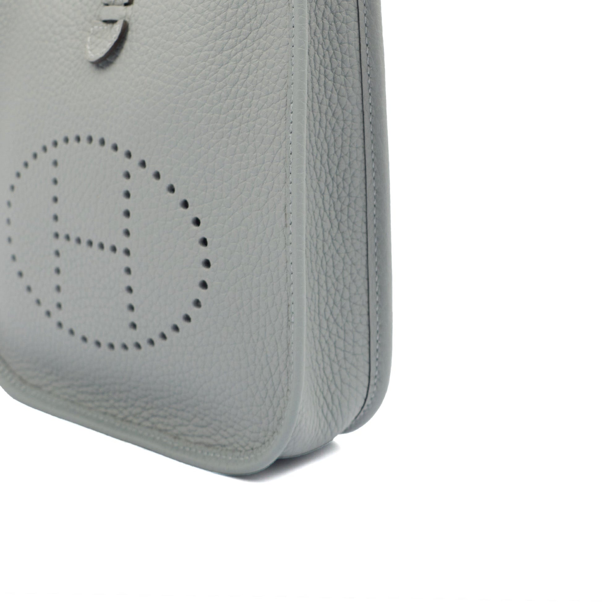Hermes Evelyne 16 (TPM) in Gris Pantin, Clemence Leather — Detail View