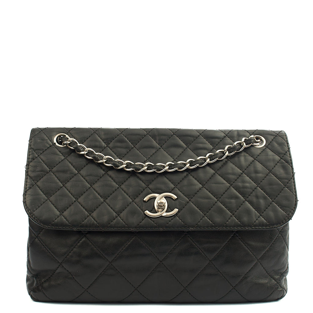 Chanel Shoulder Bag Business Affinity Flap Bag in Black, Calfskin Leather — Front View