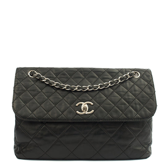 Chanel Shoulder Bag Business Affinity Flap Bag in Black, Calfskin Leather — Front View