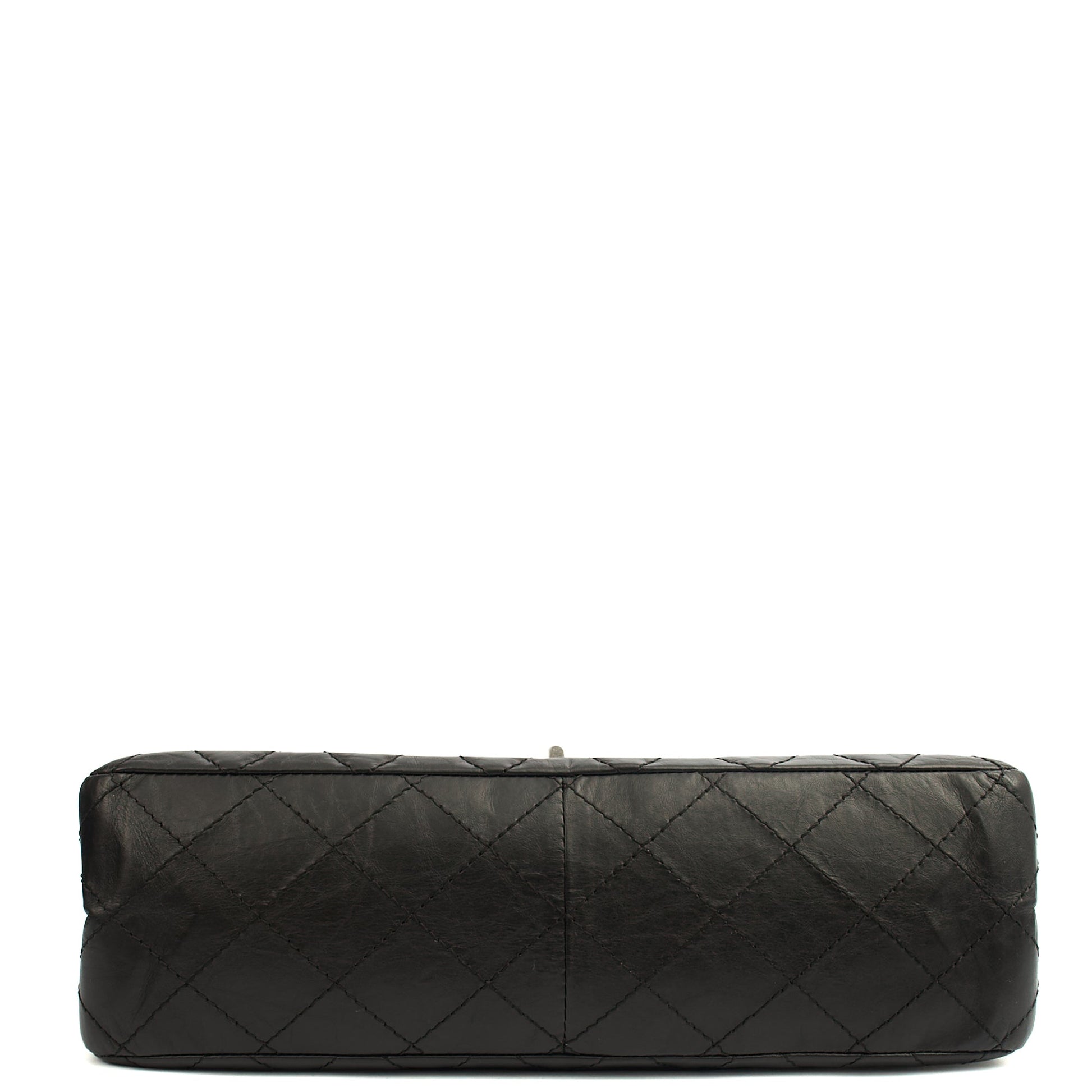 Chanel Shoulder Bag 2.55 Reissue - Maxi in Black, Crinkled Calfskin Leather — Alternate View 26