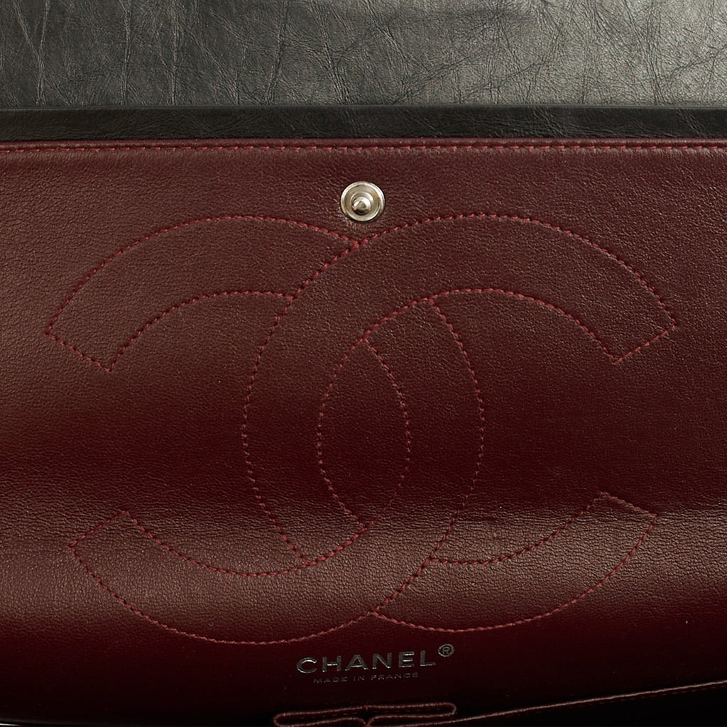 Chanel Shoulder Bag 2.55 Reissue - Maxi in Black, Crinkled Calfskin Leather — Alternate View 10