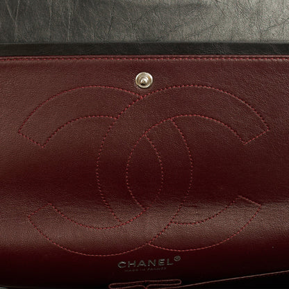 Chanel Shoulder Bag 2.55 Reissue - Maxi in Black, Crinkled Calfskin Leather — Alternate View 21