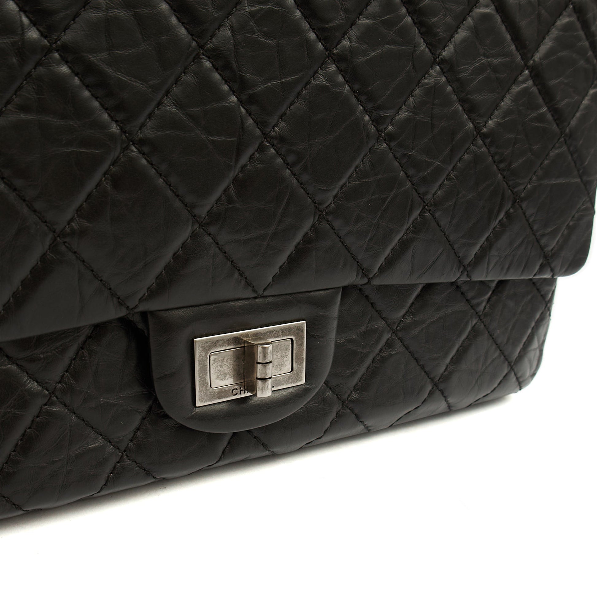 Chanel Shoulder Bag 2.55 Reissue - Maxi in Black, Crinkled Calfskin Leather — Alternate View 19