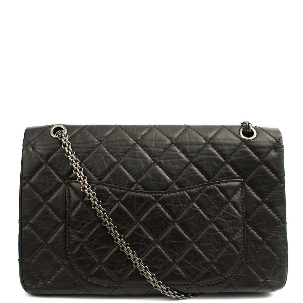 Chanel Shoulder Bag 2.55 Reissue - Maxi in Black, Crinkled Calfskin Leather — Alternate View 25