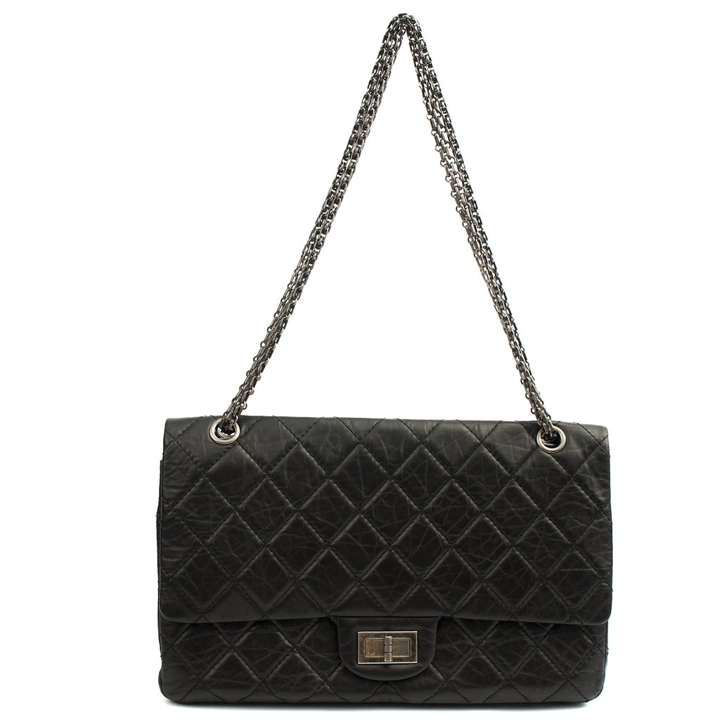 Chanel Shoulder Bag 2.55 Reissue - Maxi in Black, Crinkled Calfskin Leather — Detail View