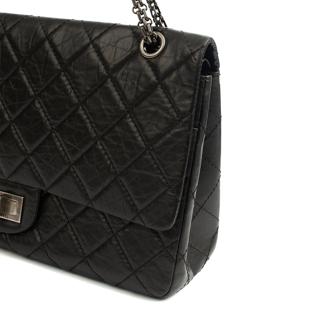 Chanel Shoulder Bag 2.55 Reissue - Maxi in Black, Crinkled Calfskin Leather — Alternate View 9