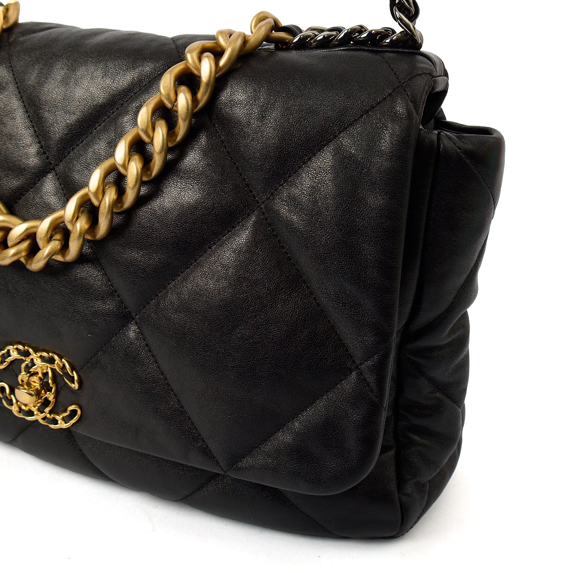 Chanel Shoulder Bag Chanel 19 Maxi in Black, Calfskin Leather — Alternate View 8