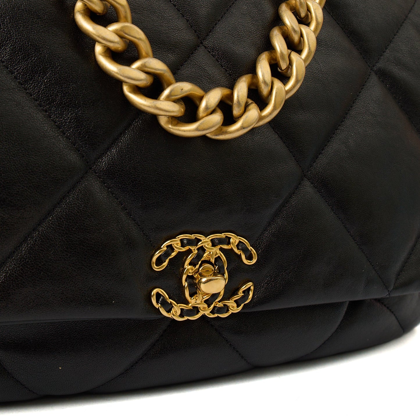 Chanel Shoulder Bag Chanel 19 Maxi in Black, Calfskin Leather — Alternate View 7