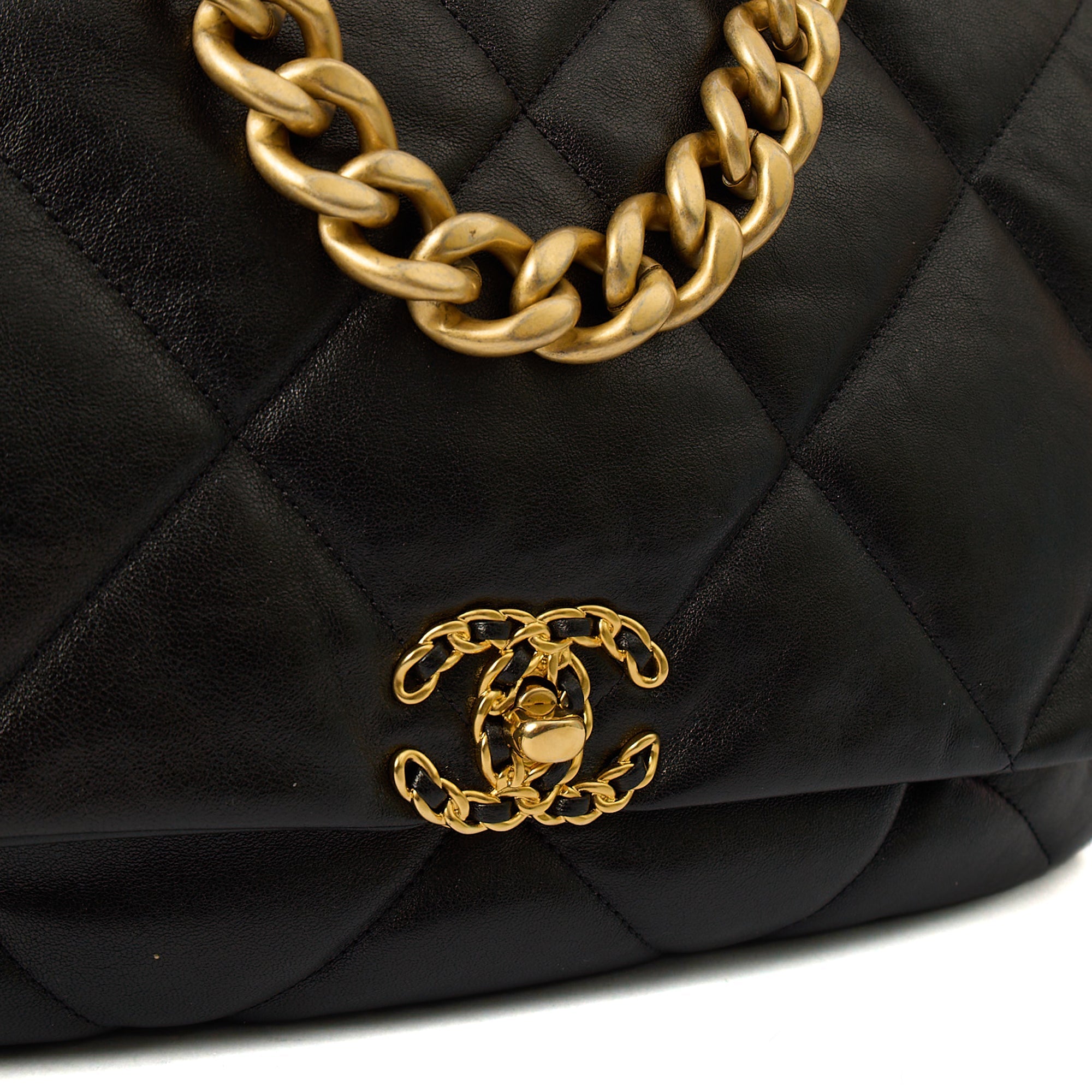 Chanel Shoulder Bag Chanel 19 Maxi in Black, Calfskin Leather — Alternate View 7