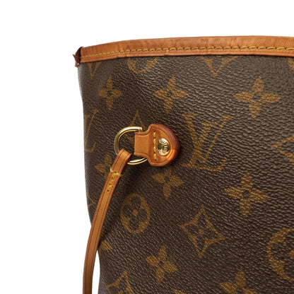 Louis Vuitton Tote Neverfull GM in Brown, Fabric — Lifestyle View