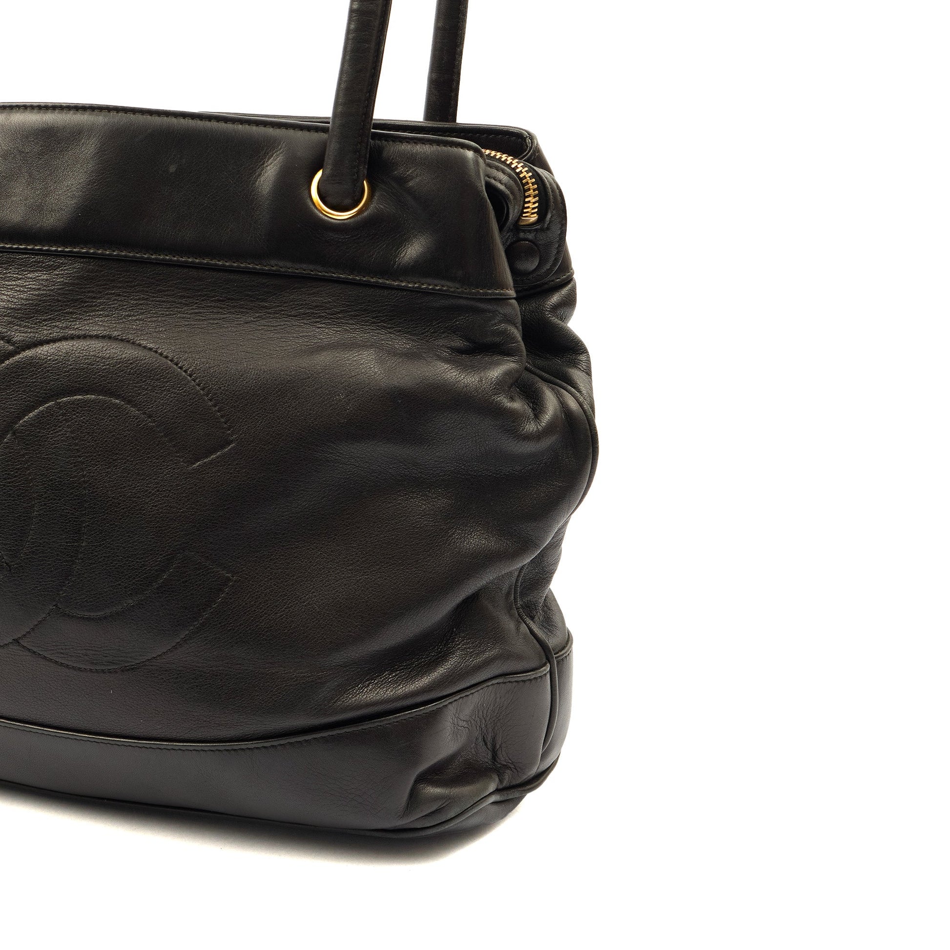 Chanel Tote Vintage Shoulder Bag in Black, Lambskin Leather — Detail View