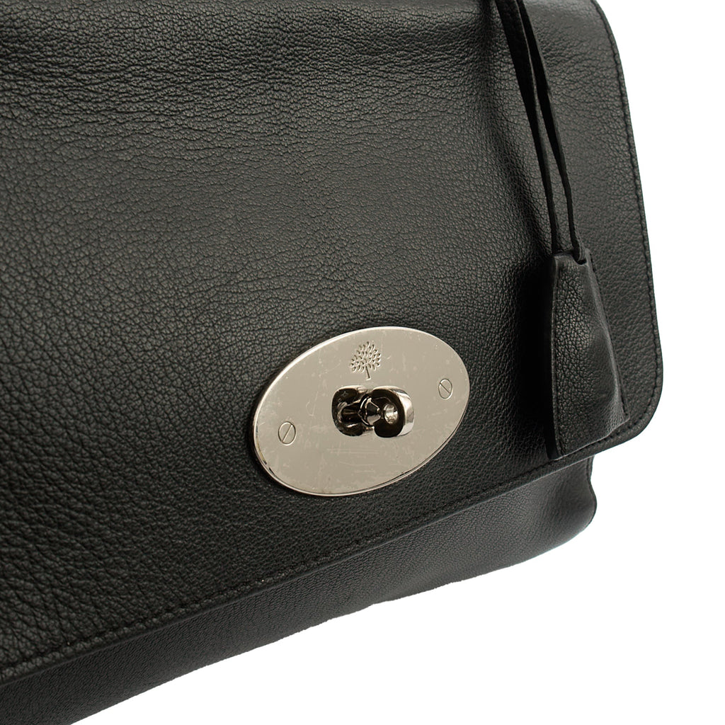 Mulberry Cross Body Lily - Large in Black, Leather — Lifestyle View