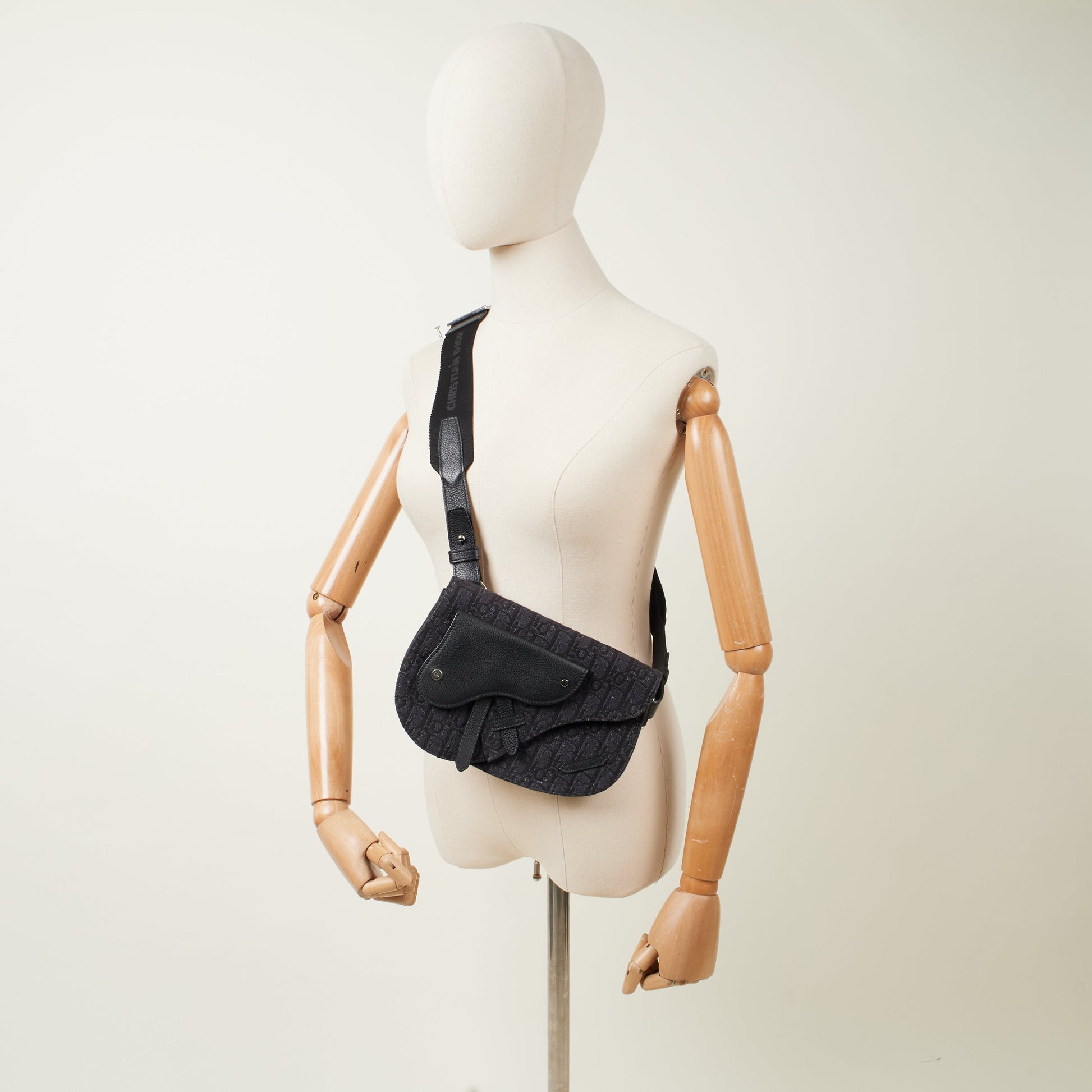 Christian Dior Cross Body Homme - Saddle Bag in Black, Fabric — Alternate View 14