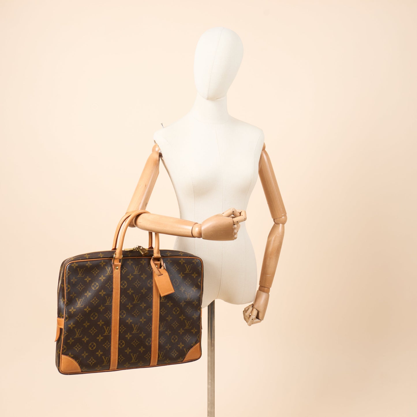Louis Vuitton Tote Porte-Documents Voyage MM in Monogram, Canvas — Side View