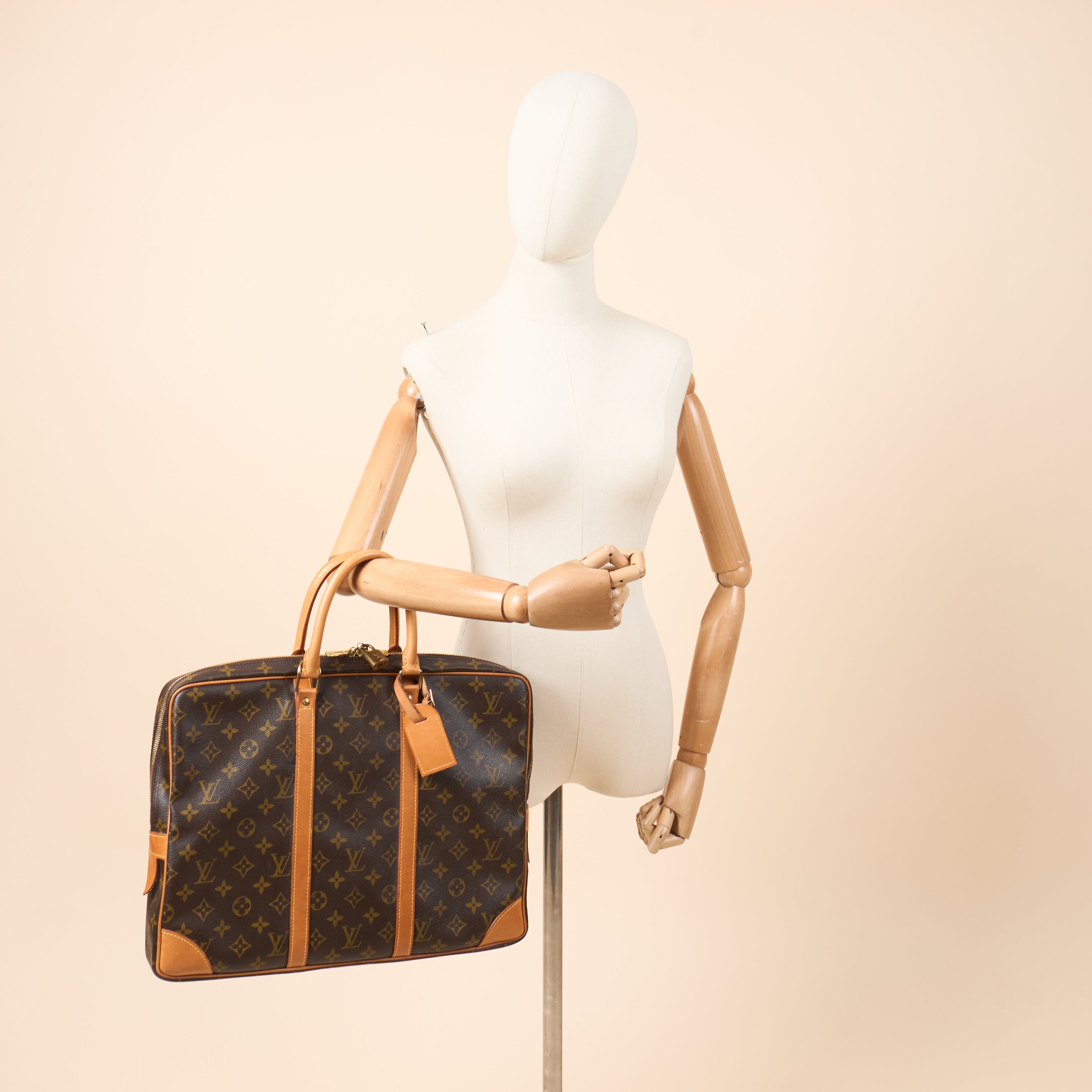 Louis Vuitton Tote Porte-Documents Voyage MM in Monogram, Canvas — Side View