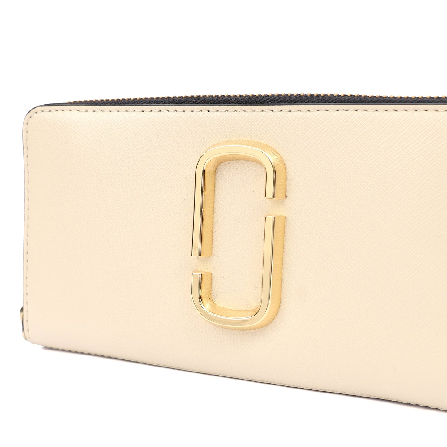 Marc Jacobs Purse Classic Wallet in Neutral, Leather — Lifestyle View