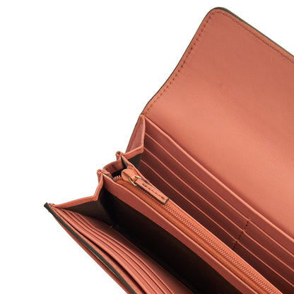 Gucci Purse Continental Wallet in Pink, Leather — Lifestyle View