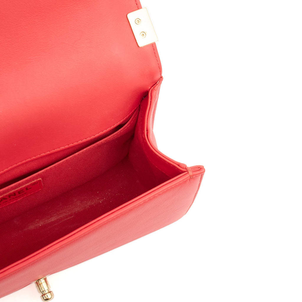 Chanel Shoulder Bag Boy - Medium in Pink, Calfskin Leather — Alternate View 11