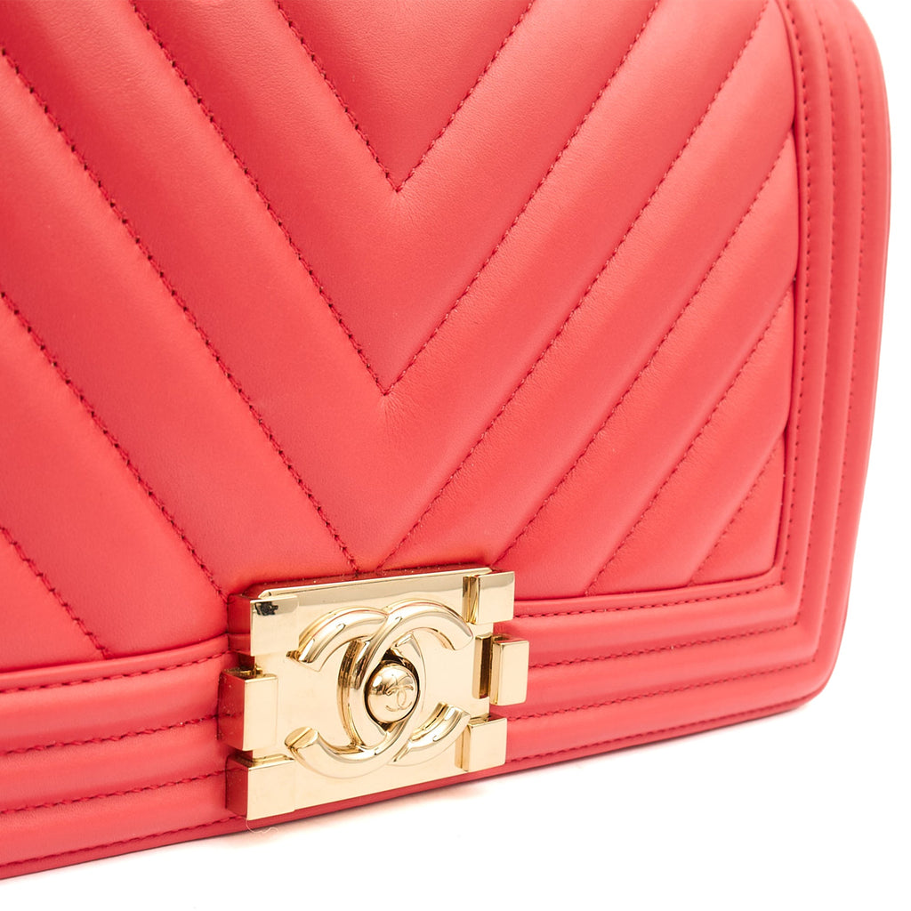 Chanel Shoulder Bag Boy - Medium in Pink, Calfskin Leather — Alternate View 31