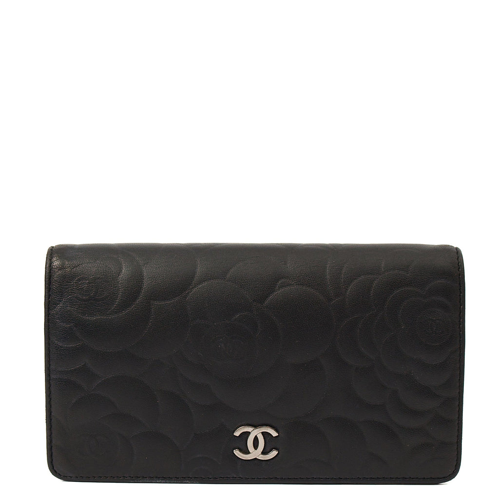 Chanel Wallet Camellia - Wallet in Black, Lambskin Leather — Front View