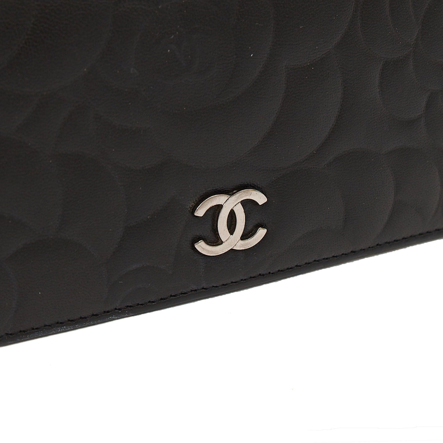 Chanel Wallet Camellia - Wallet in Black, Lambskin Leather — Lifestyle View