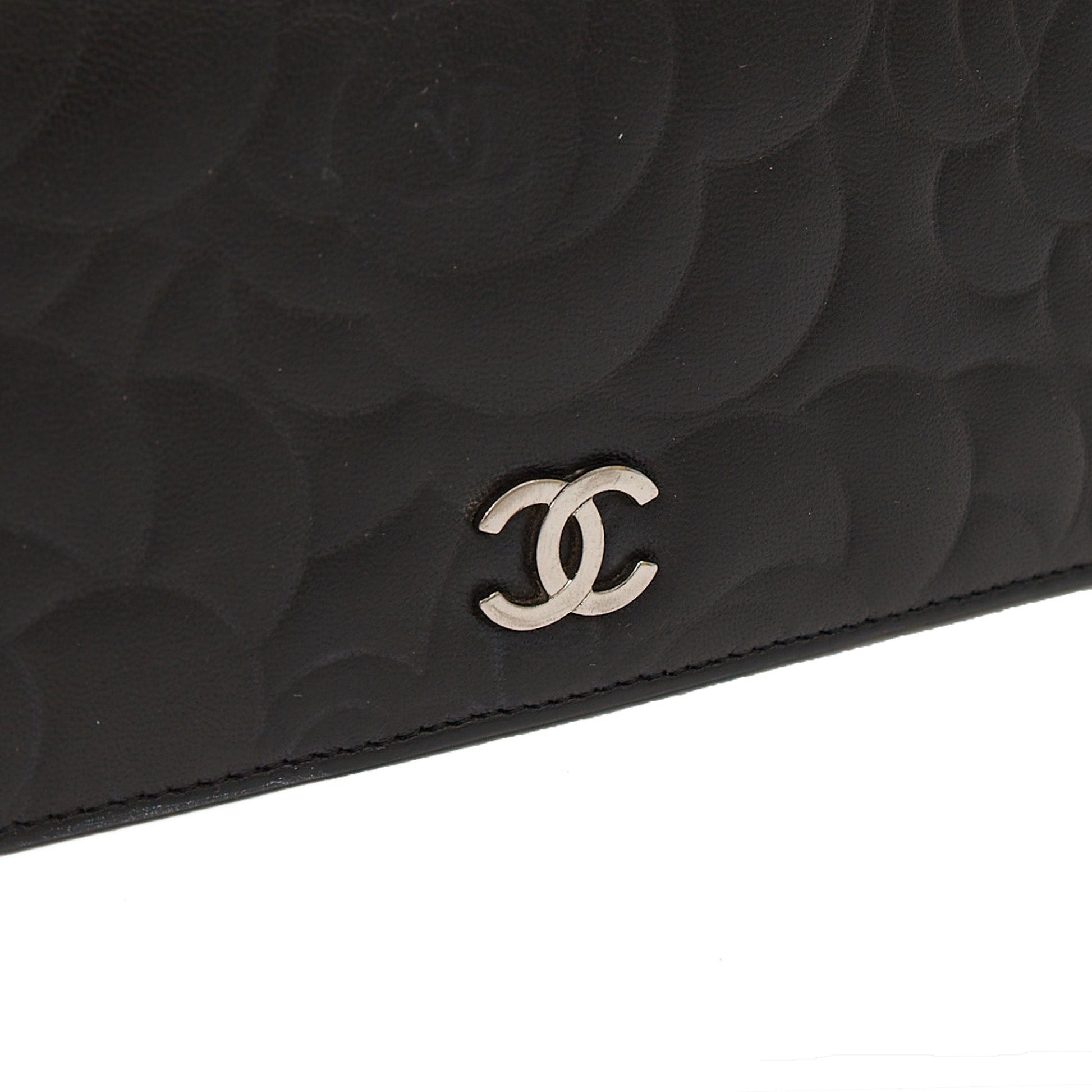 Chanel Wallet Camellia - Wallet in Black, Lambskin Leather — Lifestyle View
