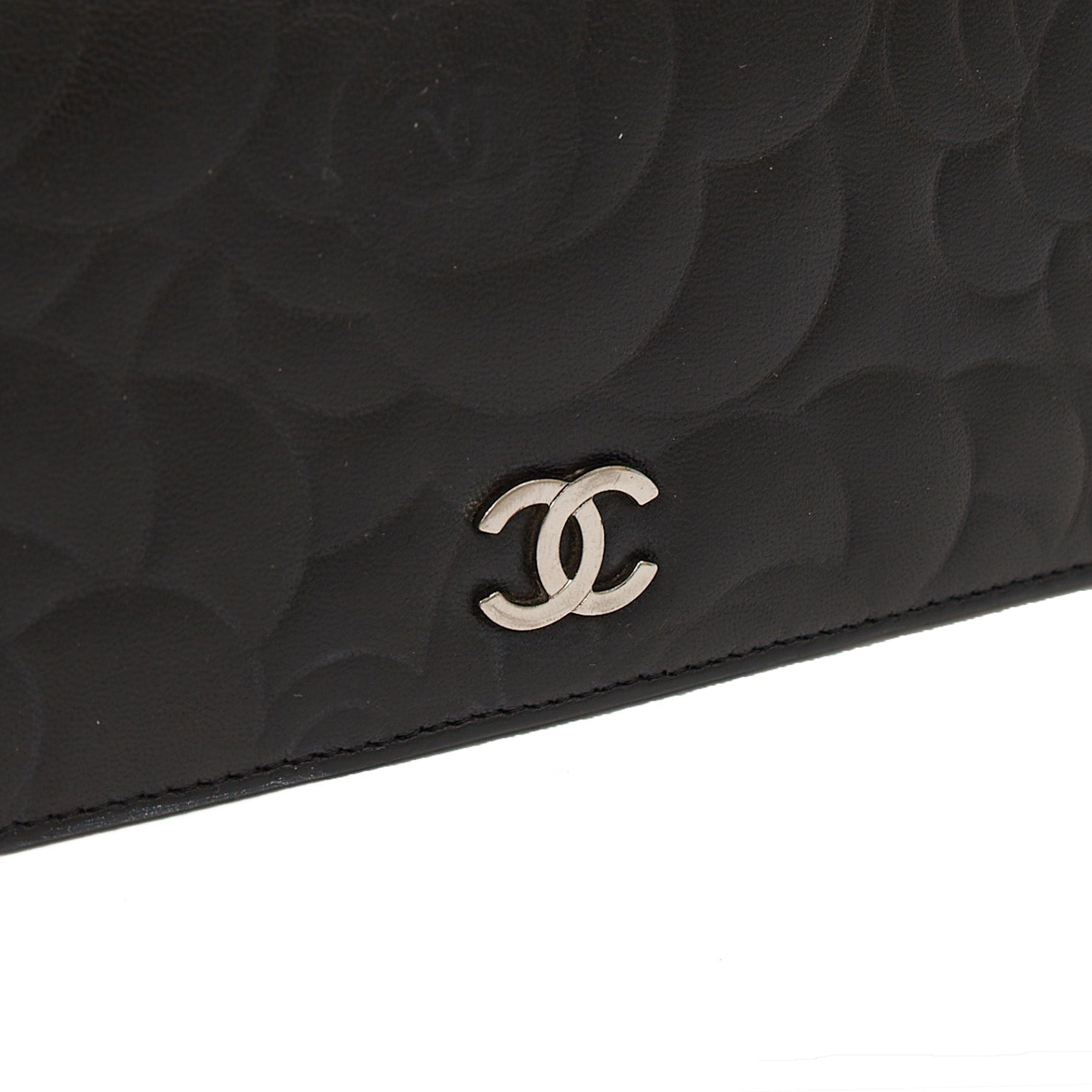 Chanel Wallet Camellia - Wallet in Black, Lambskin Leather — Lifestyle View