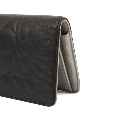 Chanel Wallet Camellia - Wallet in Black, Lambskin Leather — Detail View