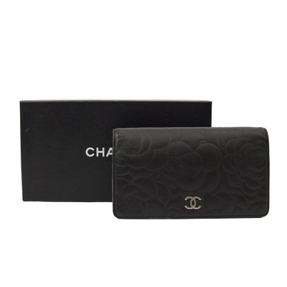 Chanel Wallet Camellia - Wallet in Black, Lambskin Leather — Side View