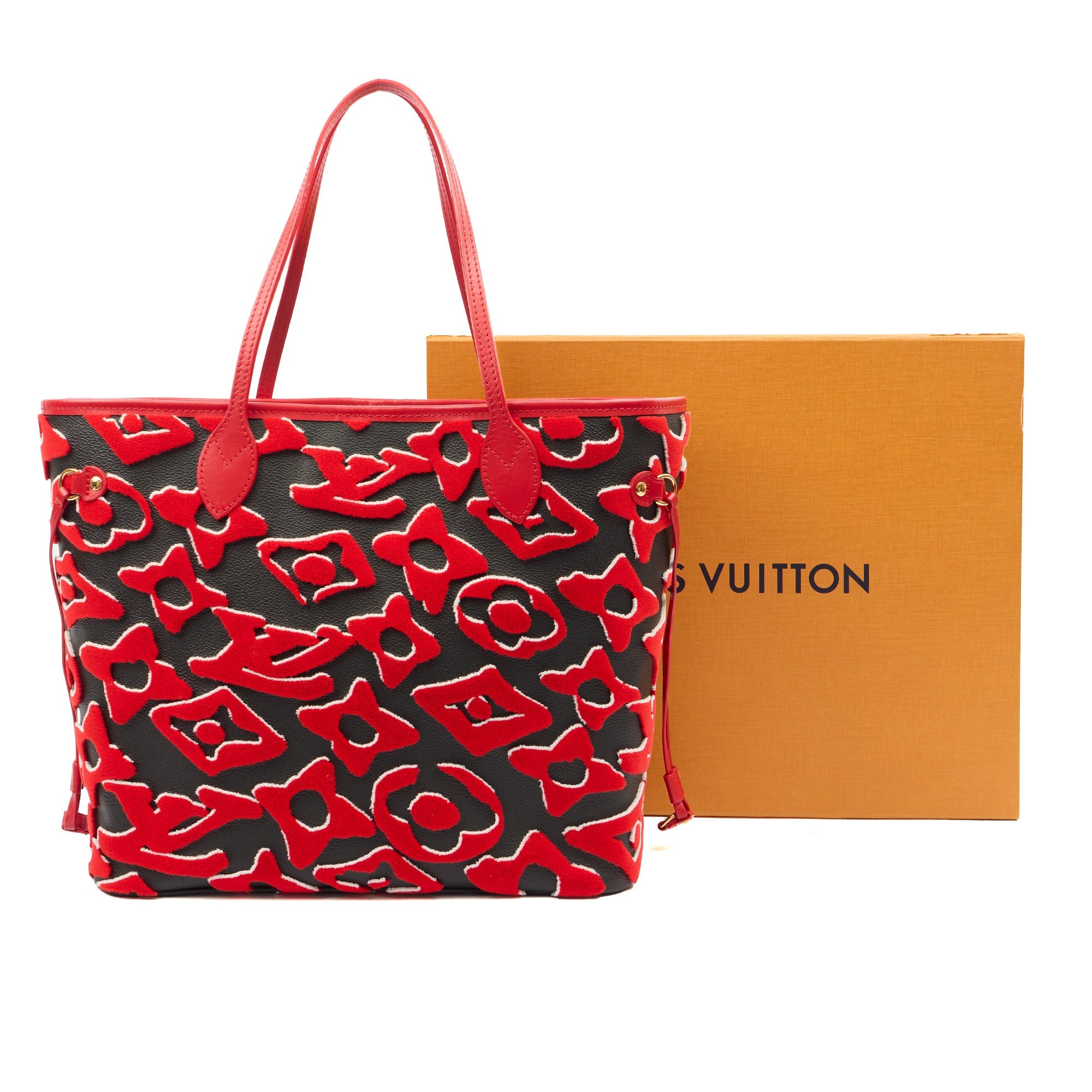 Louis Vuitton Tote Neverfull MM in Black, Leather — Lifestyle View