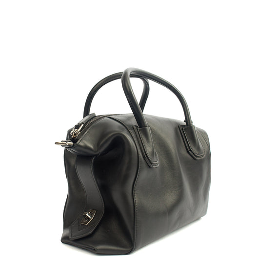 Givenchy Shoulder Bag Antigona Soft - Medium in Black, Leather — Side View