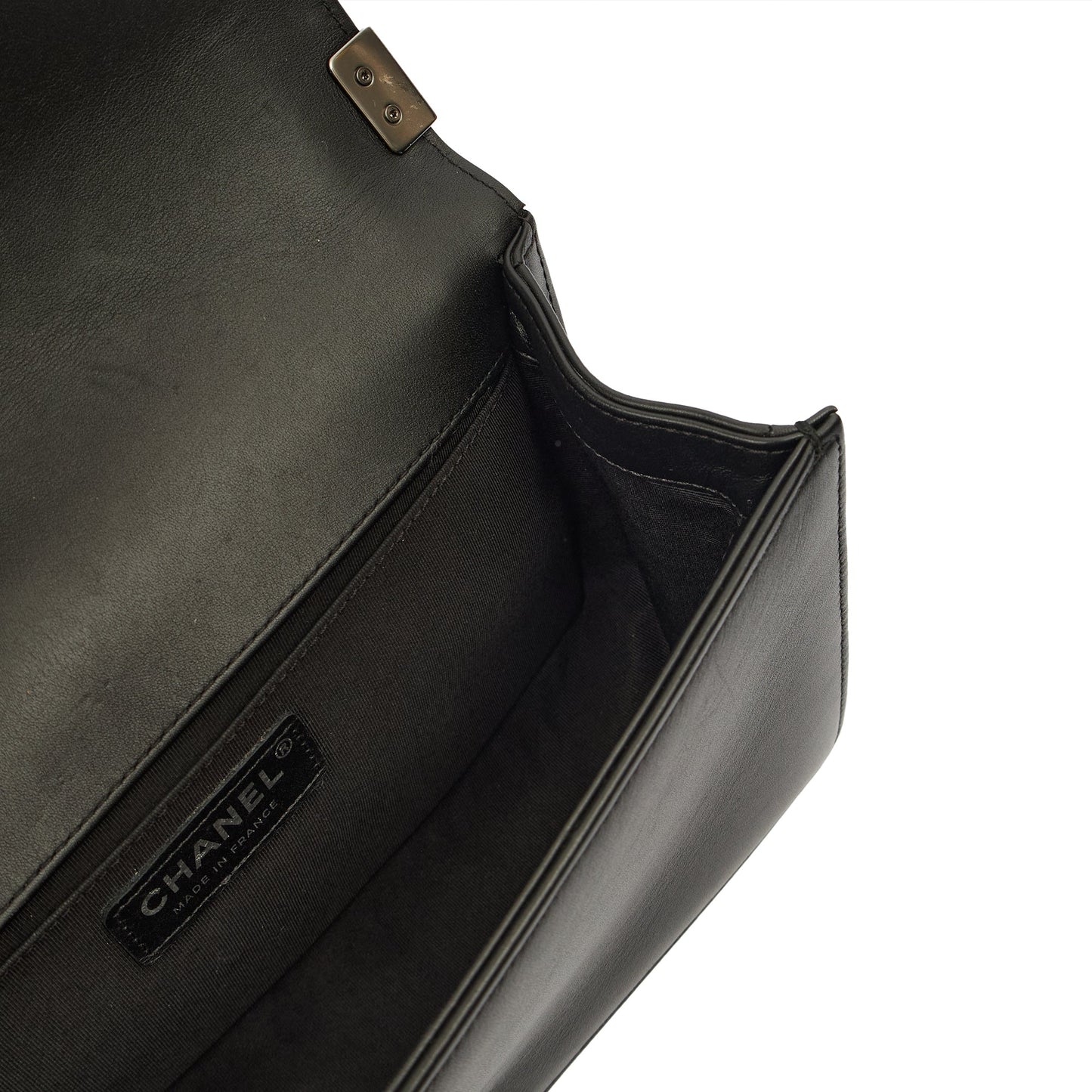 Chanel Shoulder Bag Boy - Medium in Black, Calfskin Leather — Detail View