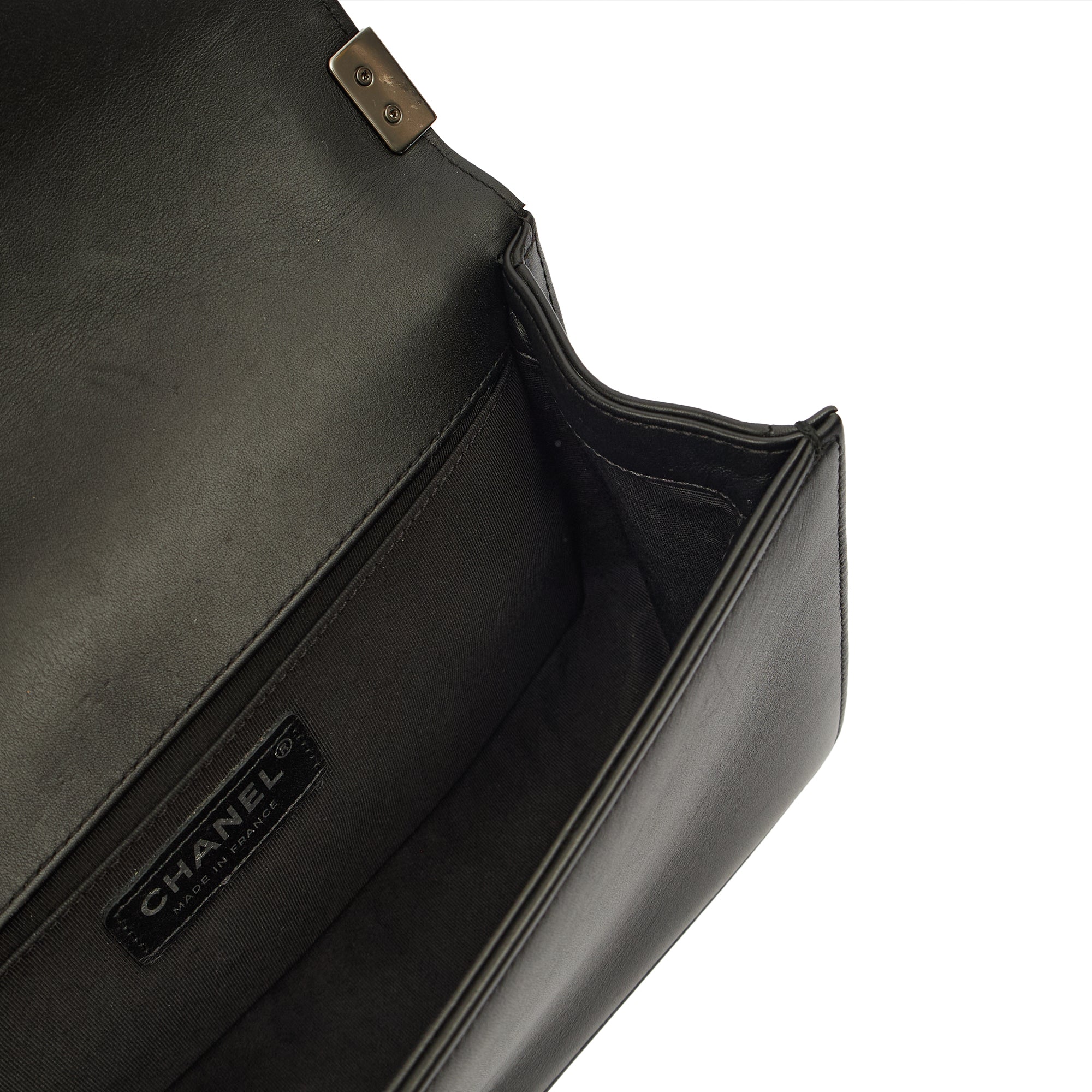 Chanel Shoulder Bag Boy - Medium in Black, Calfskin Leather — Detail View