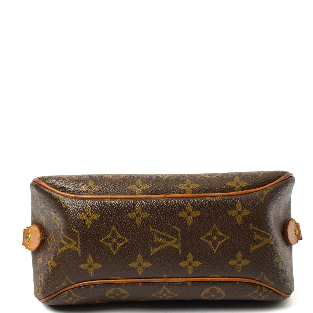 Louis Vuitton Cross Body Crossbody  in Monogram, Leather — Detail View