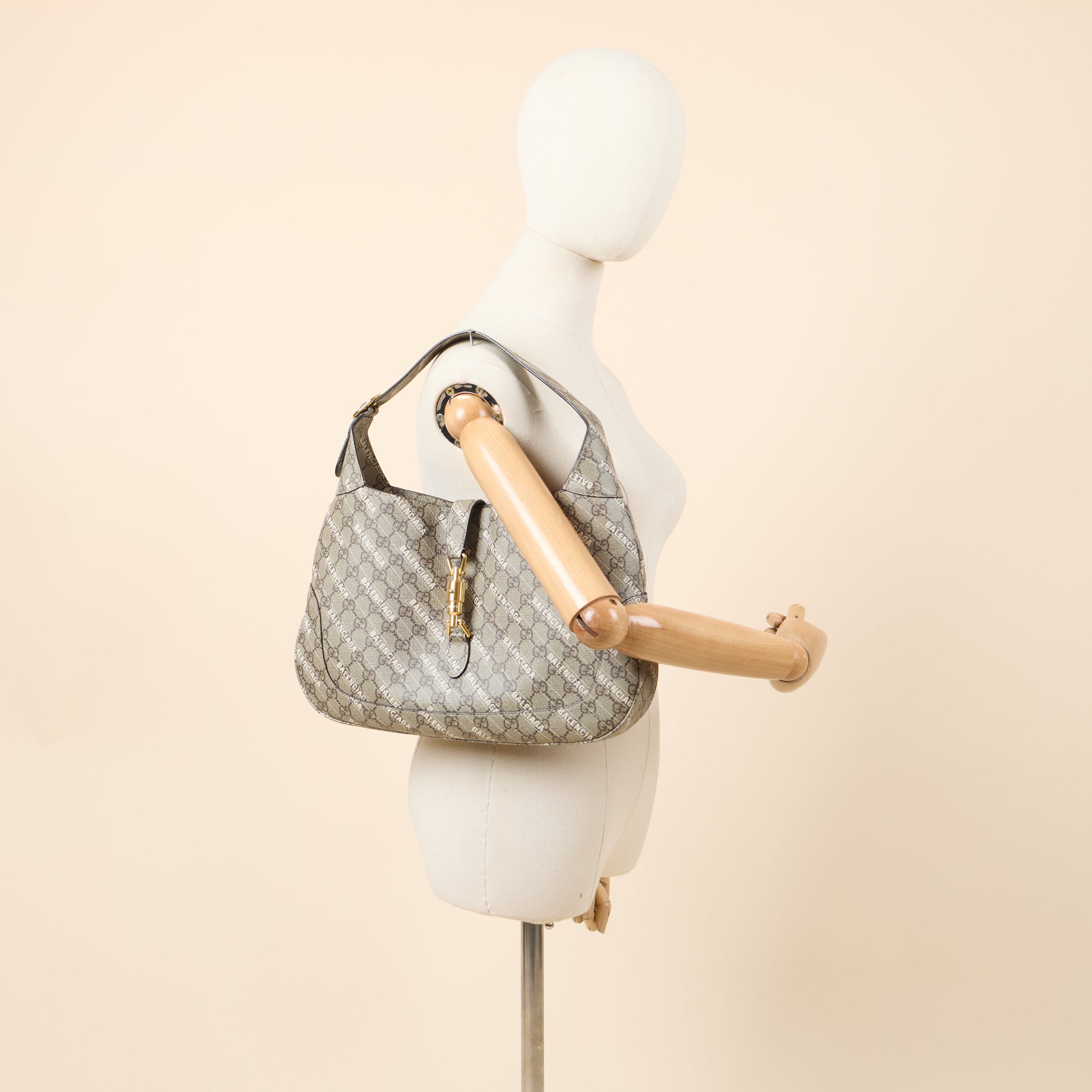 Gucci Shoulder Bag Jackie in GG Supreme, Leather — Side View