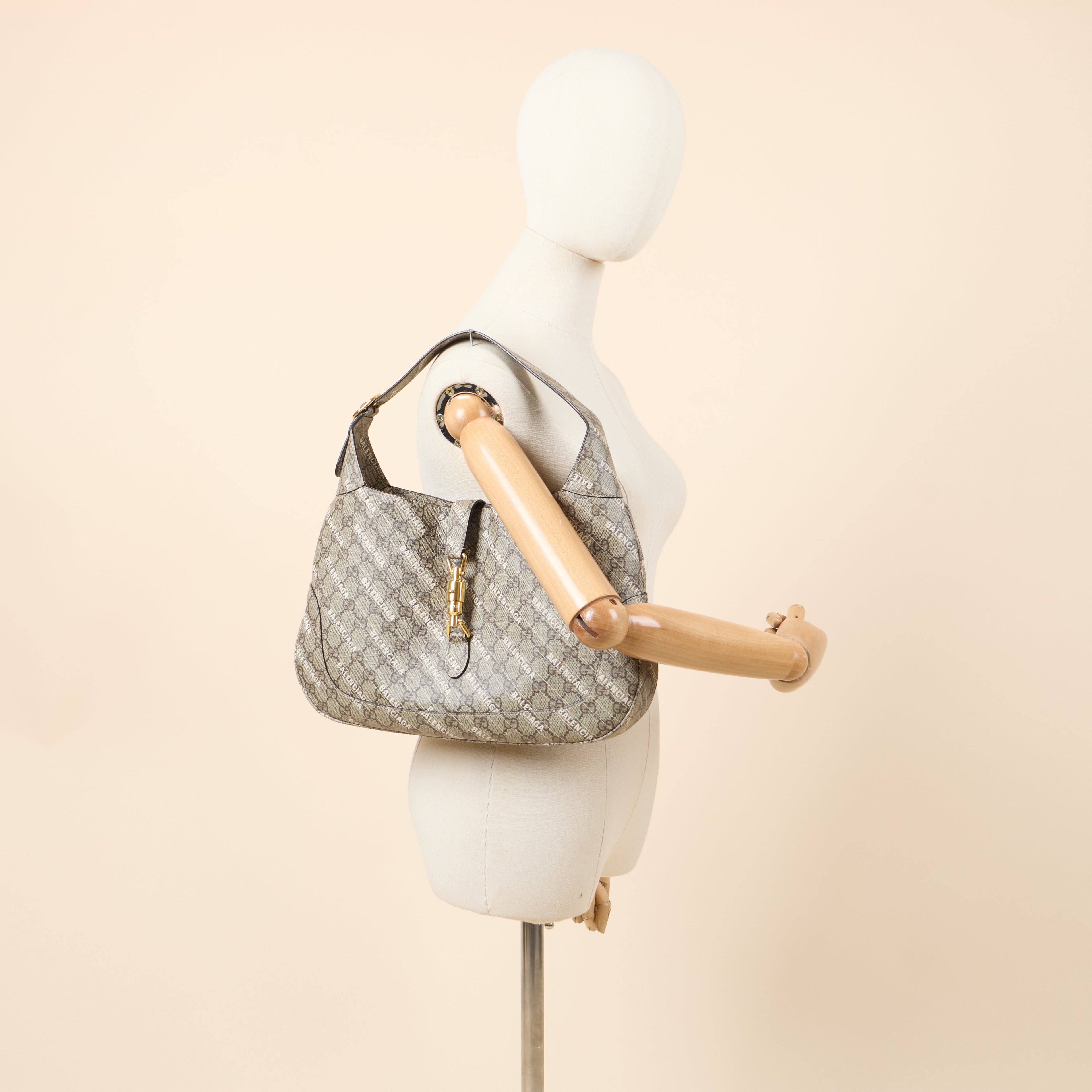 Gucci Shoulder Bag Jackie in GG Supreme, Leather — Side View